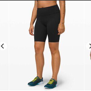 Lululemon Fast and Free Short 10" Women's 6 Black Nulux Run Workout Gym W7BJFS